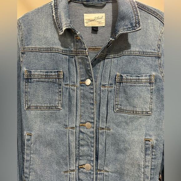 Universal Threads Denim Jacket - Picture 4 of 5